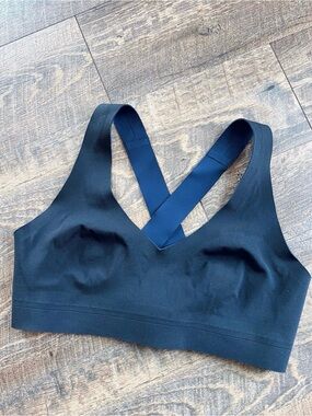 Athleta Reversible Cross-Back Seamless Sports Bra